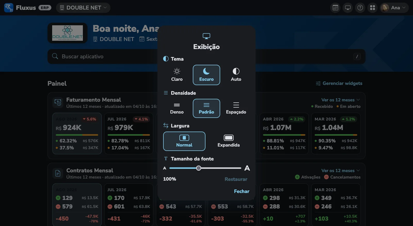 O sistema no tema escuro, com a janela Exibição aberta: tema, densidade, largura e tamanho da fonte